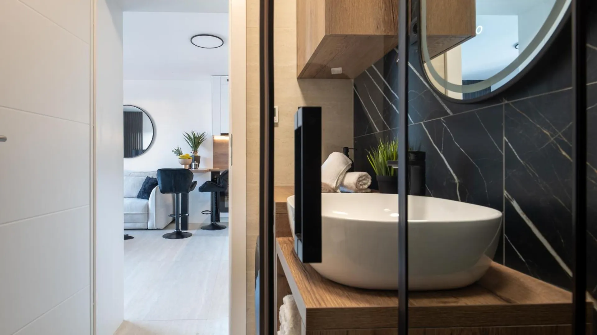 Bellamare Brand New Apartment زادار