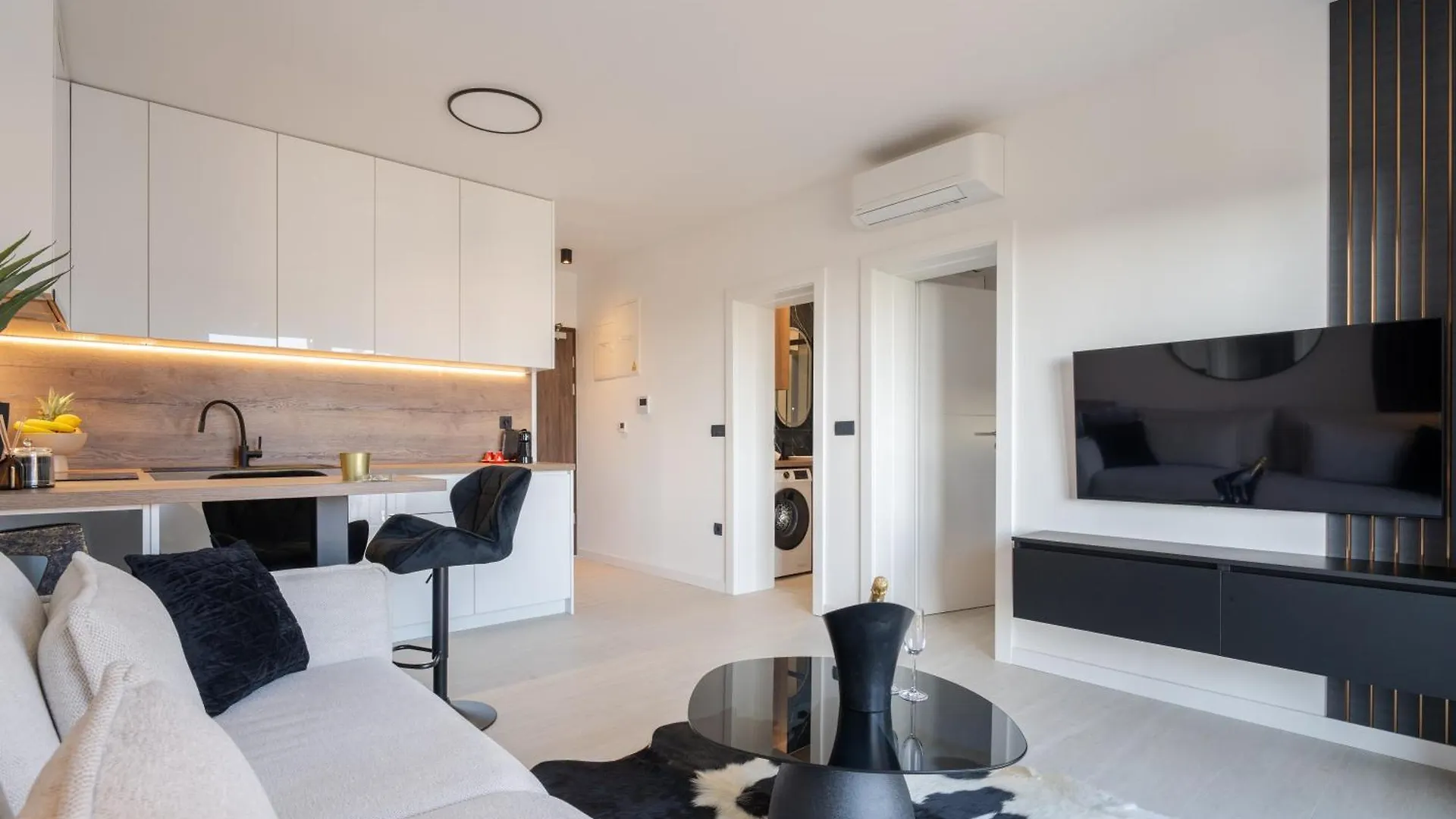Bellamare Brand New Apartment زادار 0*,