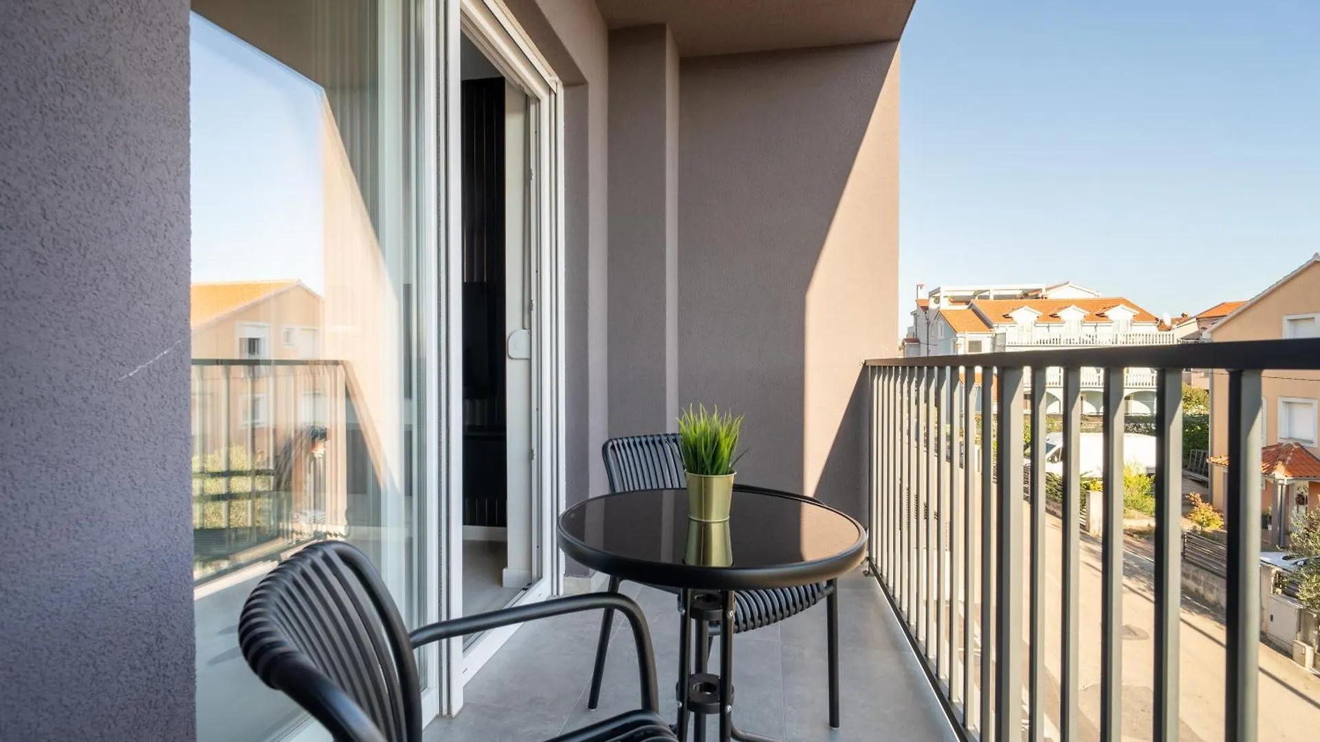 Bellamare Brand New Apartment زادار