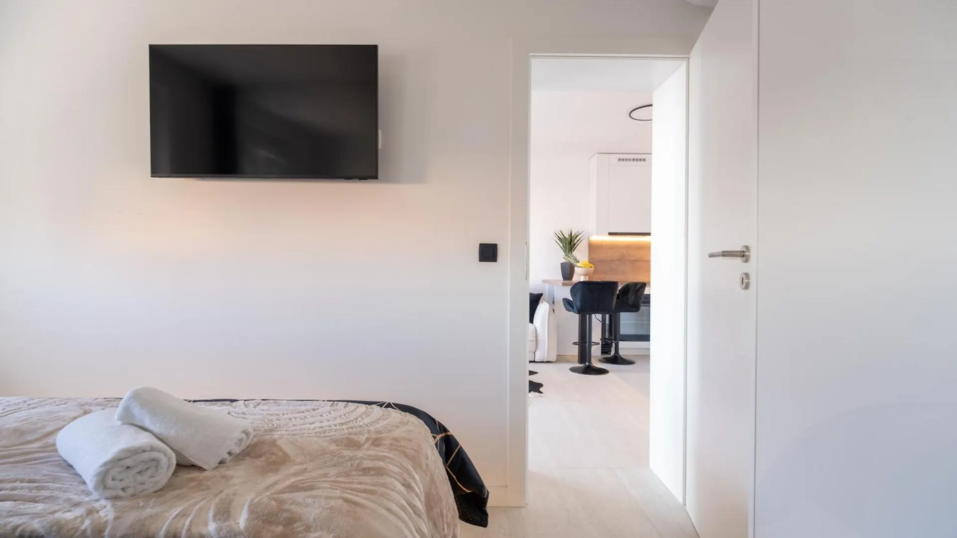 Bellamare Brand New Apartment زادار