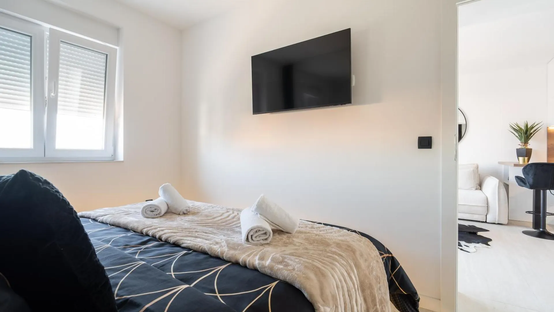 Bellamare Brand New Apartment زادار